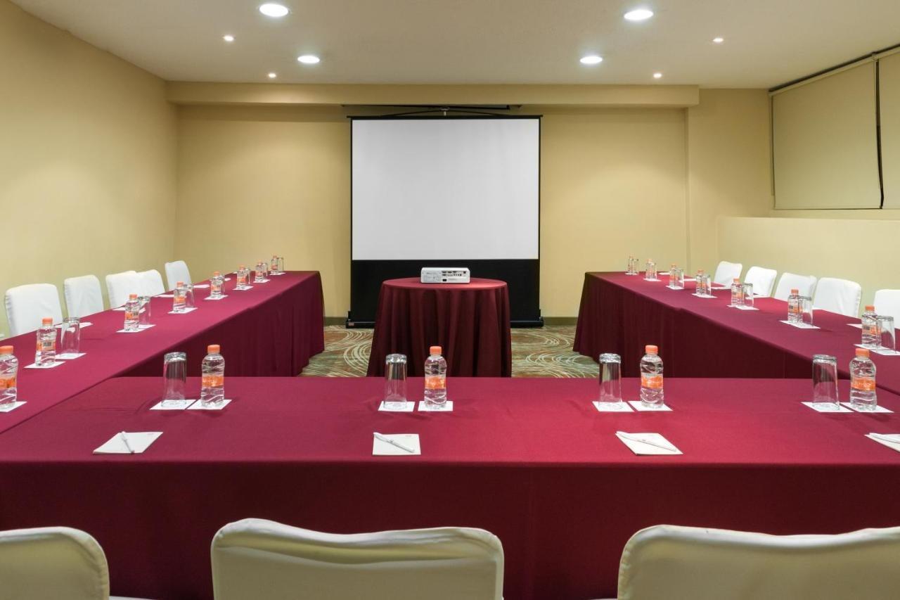 Krystal Monterrey Hotell Eksteriør bilde
