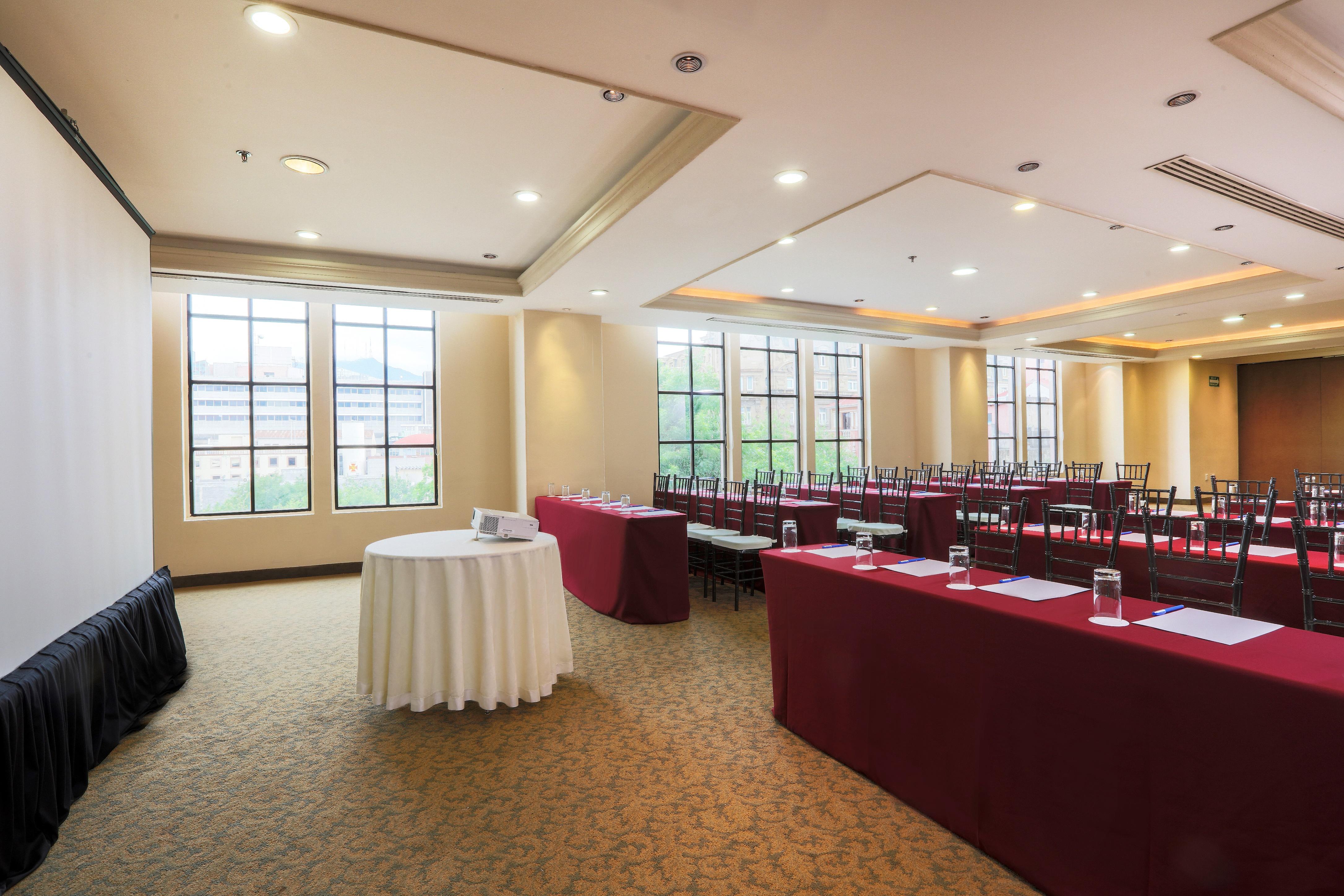 Krystal Monterrey Hotell Eksteriør bilde
